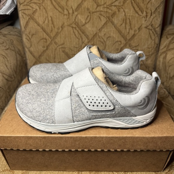 Women's Topo Athletic Rekovr Grey Size 10 Excellent! - Picture 1 of 9